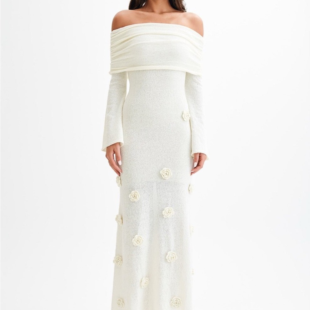 Elegant Off-Shoulder White Maxi Dress